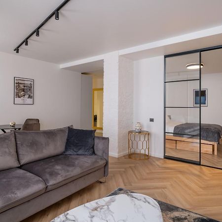 ריגה Mucenieku Street 1-Bedroom Stylish Apartment מראה חיצוני תמונה